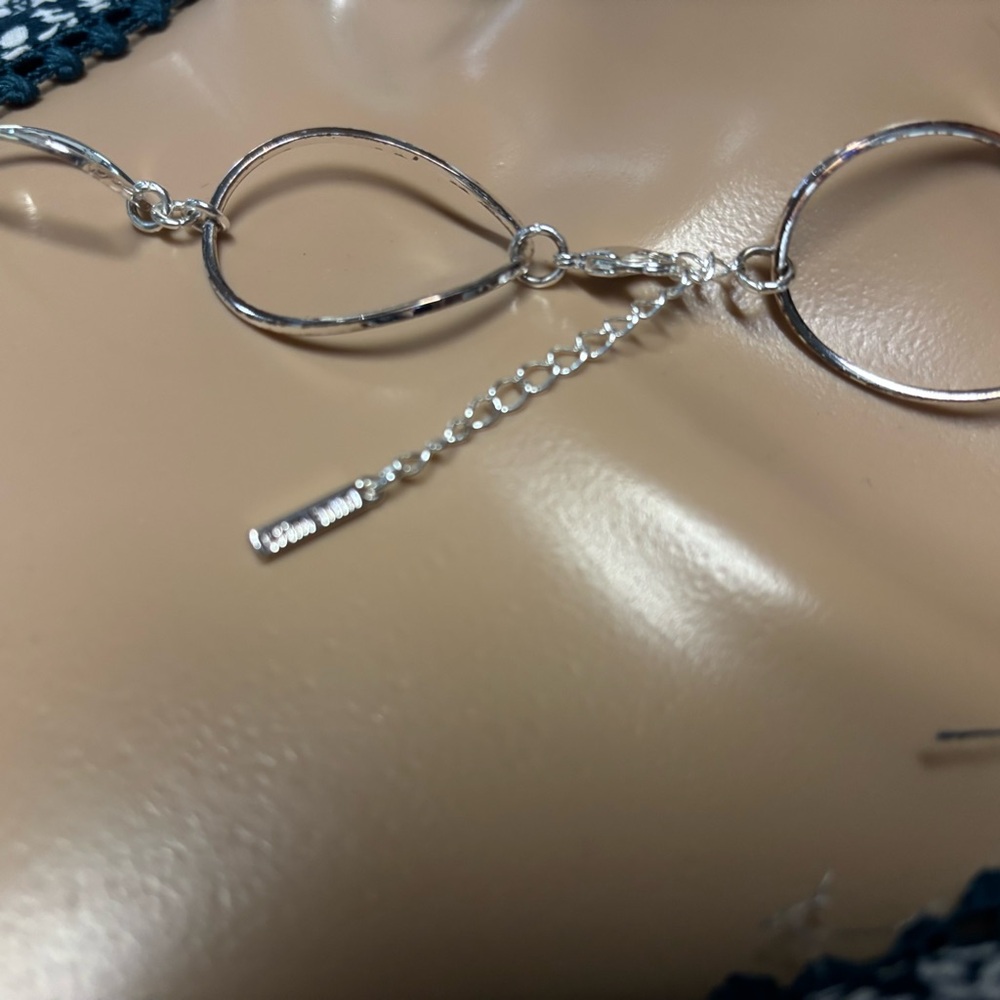 ❤️Nine West Silver Hammered Infinity Necklace - Picture 5 of 6